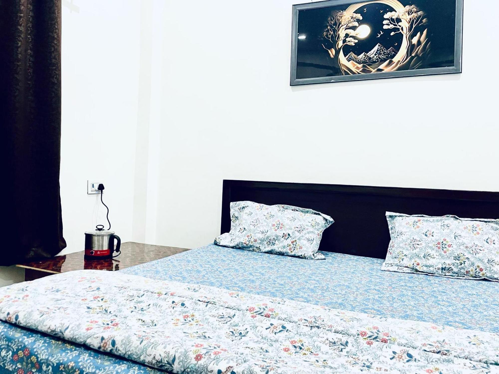 Majestic Guest House - Varanasi — Photos 2