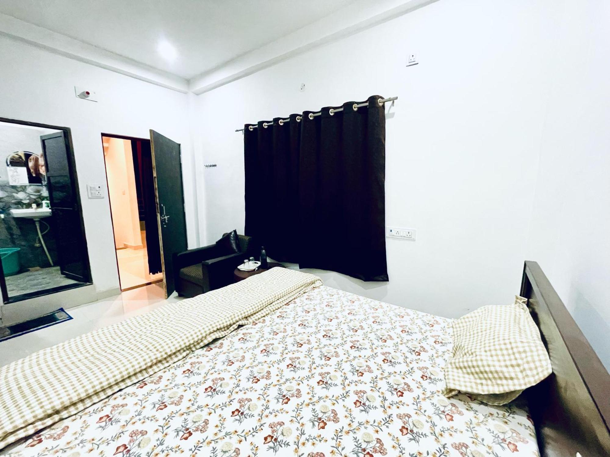 Majestic Guest House - Varanasi — Photos 3